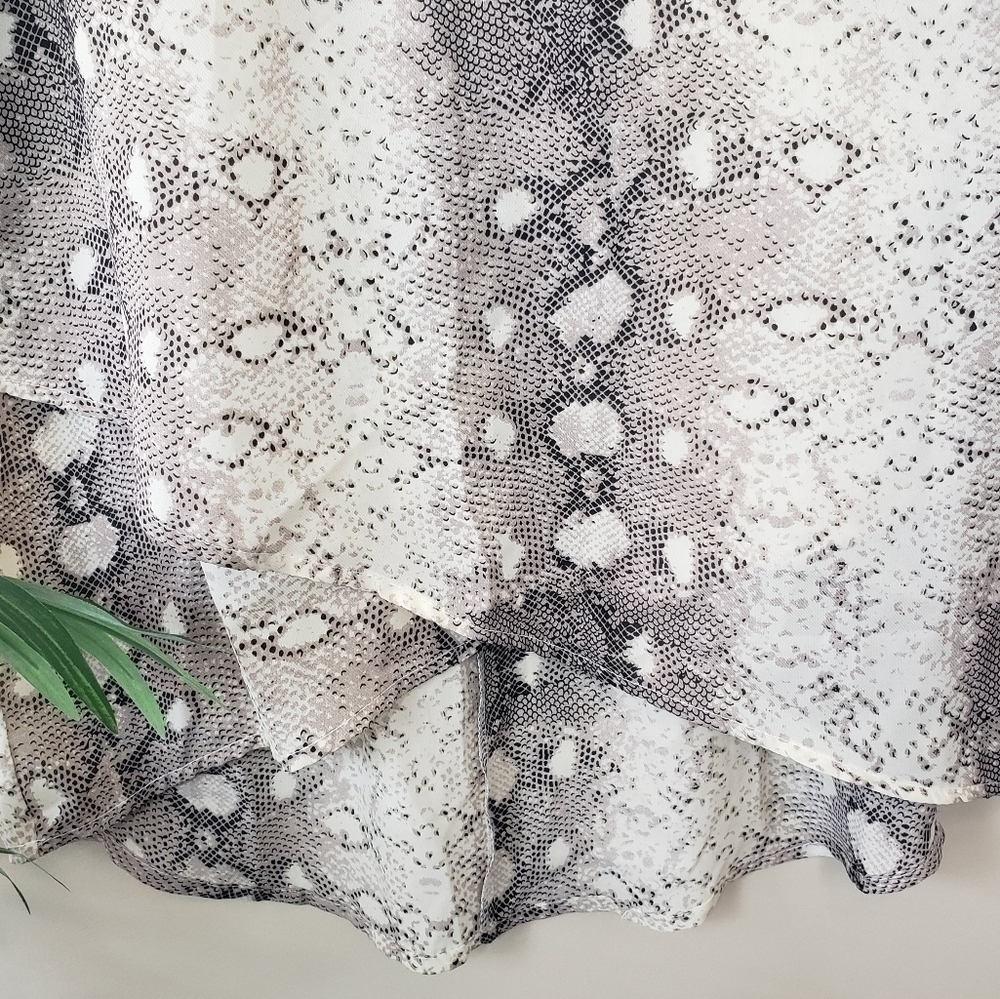 She & Sky | Snakeskin Criss Cross Hem Blouse Size Small - Picture 6 of 6